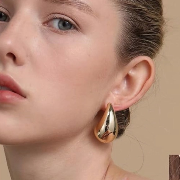 Jewelry - Designer inspired teardrop earrings.
